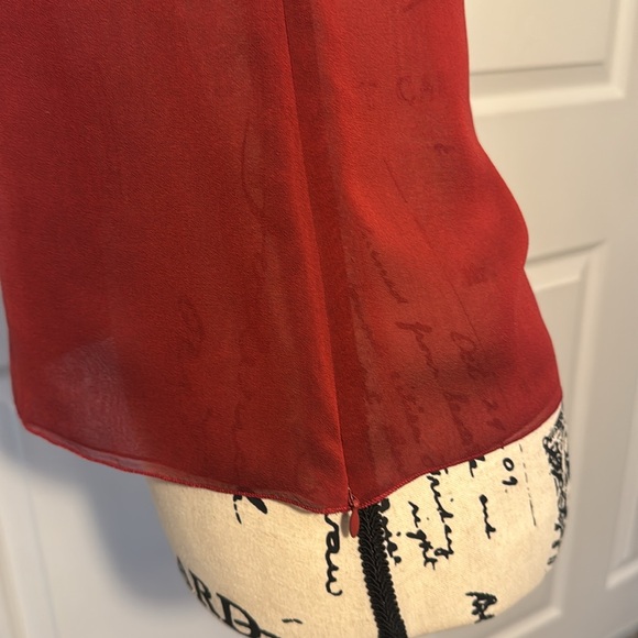 AKRIS Elegant Burgundy Silk Tank - Picture 3 of 7